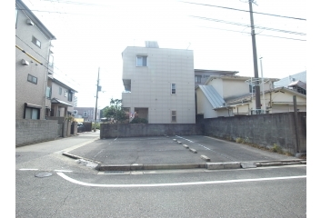 駅から8分の好立地。