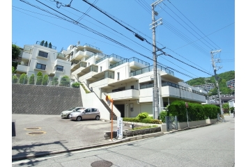 緑豊かな山手の住宅