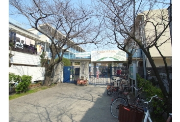 小松小学校　約580ｍ