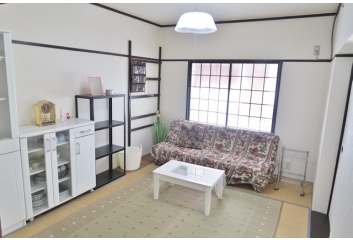 和室7帖はリビング仕様の家具を設置