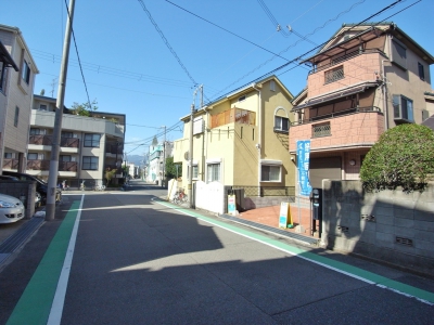 室内のリフォームも完成！前面道路広々！