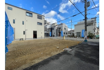 西側から撮影　建物前は高い建物はありません