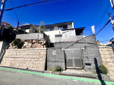 南東向き　木造2階建　延床面積168.20㎡有り