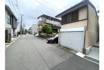 甲子園口駅徒歩約10分、前面道路幅員6ｍ高低差無し！