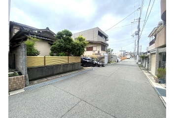 甲子園口駅徒歩約10分、前面道路幅員6ｍ高低差無し！