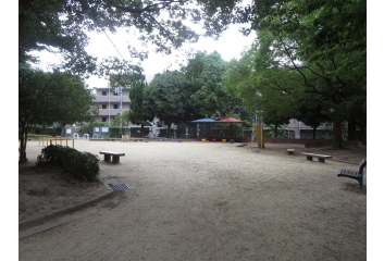 隣地　公園